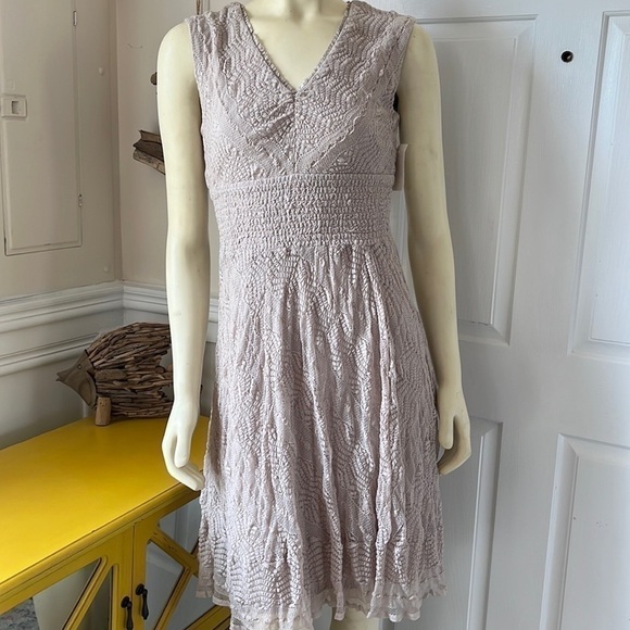 NWT Rabbit Rabbit Rabbit Beige Lace V Neck Fit & Flare Sleeveless Dress S - Picture 1 of 12